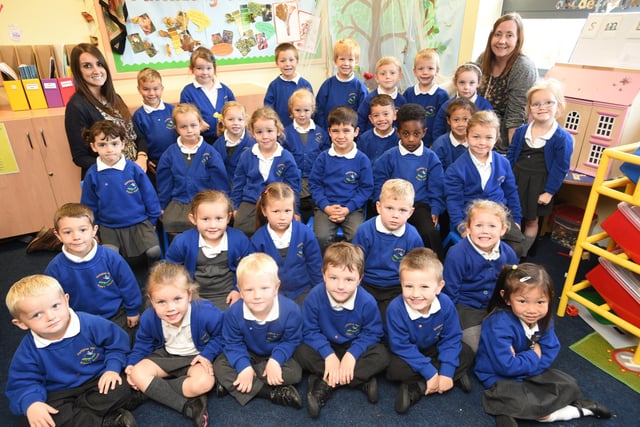rec15  Hampton Vale primary school  reception class Miss Thurmott and Mrs Scarborough-Mace class EMN-151125-122720009