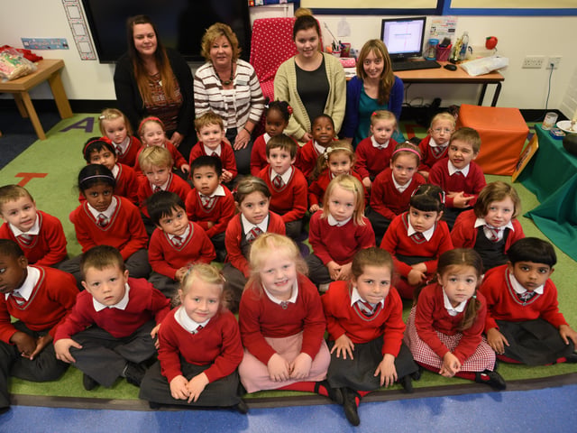 rec15 Sacred Heart RC primary school Reception class EMN-151125-123111009