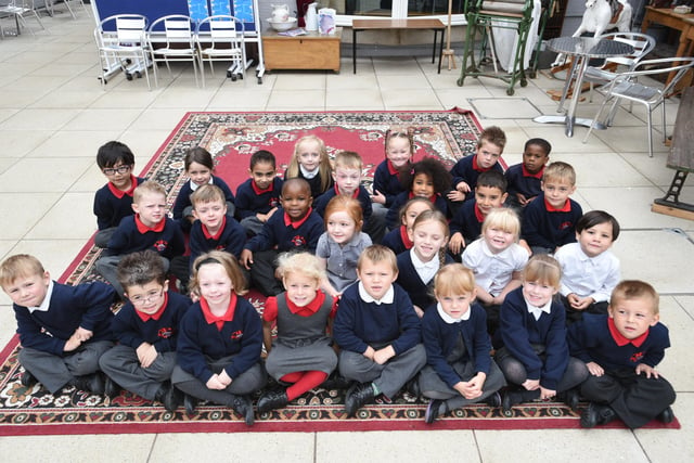 rec15 Discovery  primary school reception class Miss Stephenson's class EMN-151125-123327009