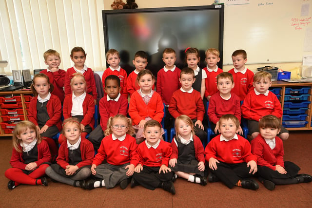 rec15 Wittering  primary school reception. Mrs Cadwallade's class EMN-151125-123517009