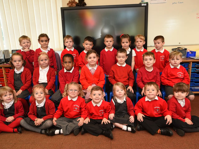 rec15 Wittering primary school reception. Mrs Cadwallade's class EMN-151125-123517009