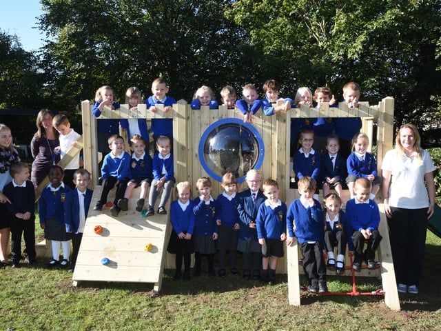 rec15 Southfields primary school reception. Miss Cunningham's class EMN-151125-123442009