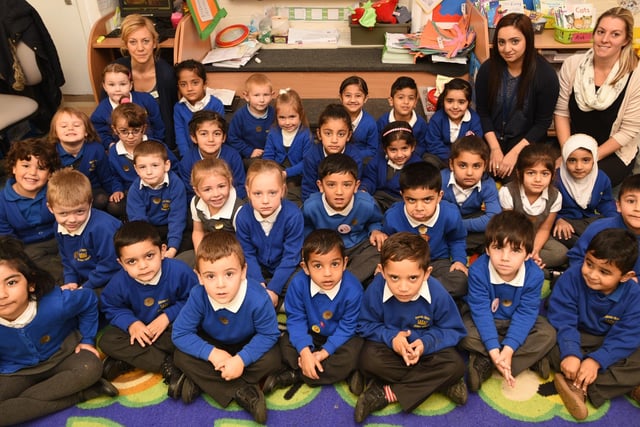 rec15 Queens Drive primary school reception class. Miss Hussain's class EMN-151125-122417009