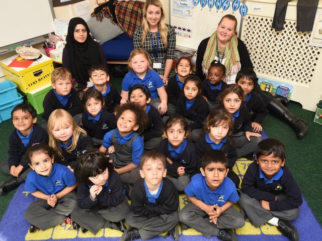 rec15 West Town primary   school reception class   Miss Wiles  class EMN-151125-122911009