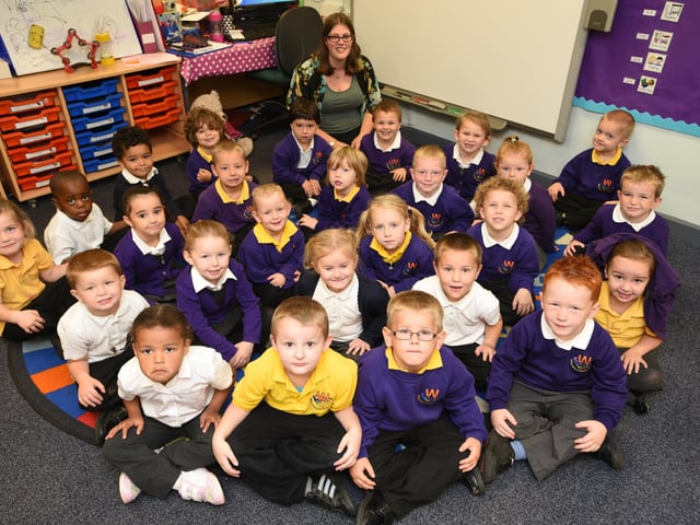 rec15 Winyates primary school. Reception class EMN-151125-122937009