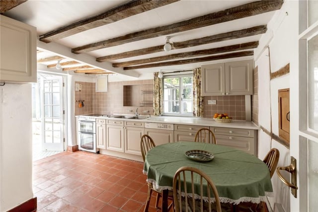 The property includes a kitchen/breakfast room