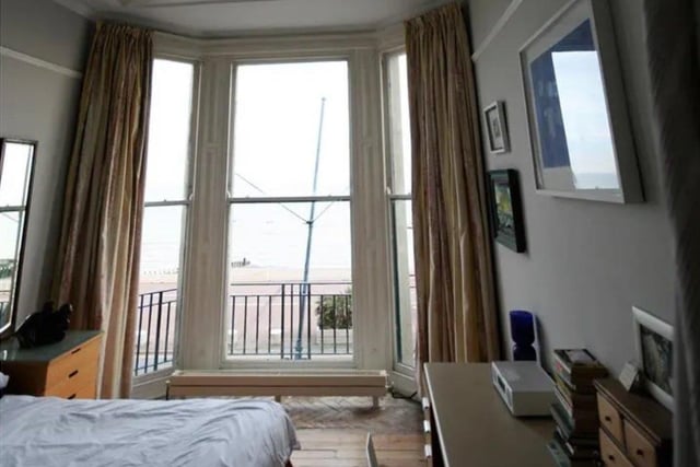 Bedroom with sea views. SUS-210311-082214001