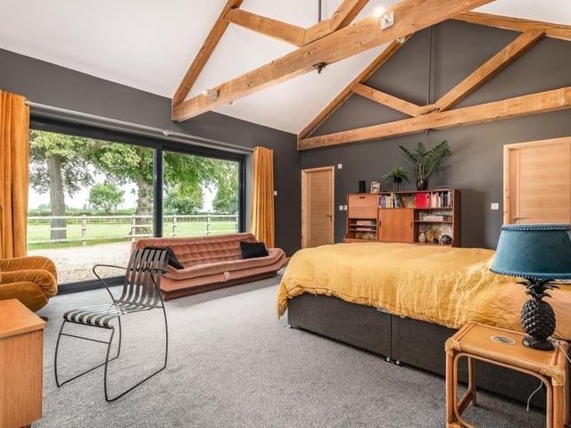 Redwood Barn in Thorney - stunning 6-bed barn conversion