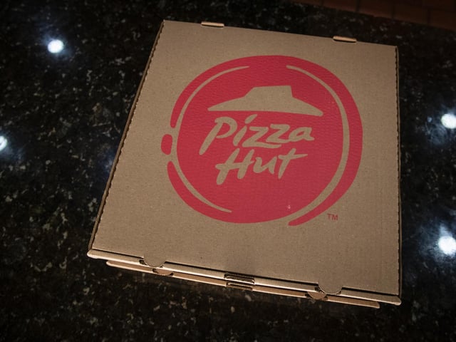 Pizza Hut has a rating of 4/5 from 1039 reviews