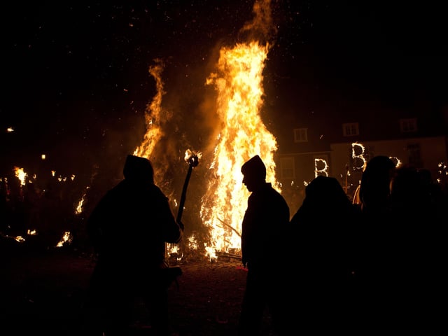 Battle Bonfire (Battel Bonfire Boyes) 2018
Photo by Frank Copper SUS-180411-110449001
