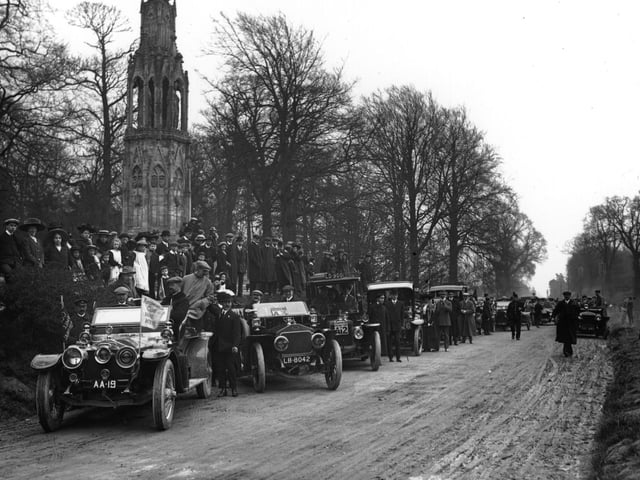 22nd April 1910: Motor cars and spectators at Queen Eleanor's Cross, Northampton, on the 10th anniversary of the 1,000 miles trial. Lord Montague is in the car on extreme left. (Photo by Topical Press Agency/Getty Images)
