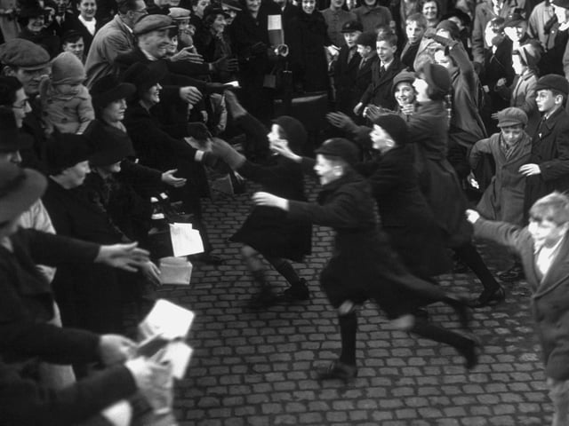 3rd December 1939: Happy evacuee children rush to greet their parents off the special London Midland and Scottish train in Northampton. (Photo by J. A. Hampton/Topical Press Agency/Getty Images)