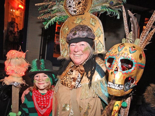 DM21110025a.jpg. Lindfield Bonfire night. Pat Saunders and grandson Roscoe Saunders 6. Photo by Derek Martin Photography and Art.
