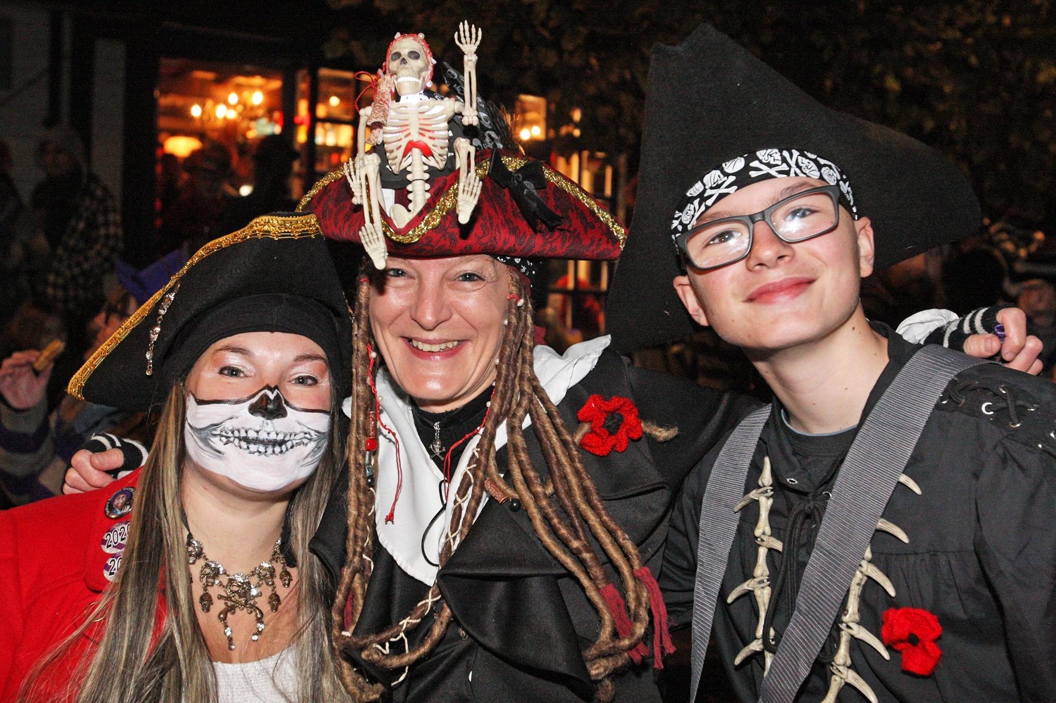 DM21110013a.jpg. Lindfield Bonfire night. From left, Natalie Rogers, Amanda Whitford and Alfie Whiteford. Photo by Derek Martin Photography and Art.