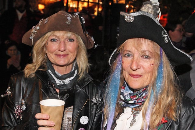 DM21110014a.jpg. Lindfield Bonfire night. Carys Reynolds, left and Sally Reeve. Photo by Derek Martin Photography and Art.