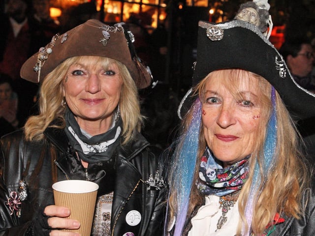 DM21110014a.jpg. Lindfield Bonfire night. Carys Reynolds, left and Sally Reeve. Photo by Derek Martin Photography and Art.