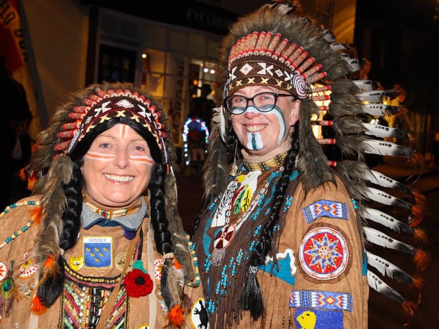 DM21110020a.jpg. Lindfield Bonfire night. Sister Lyn Baker left and Sue Baker. Photo by Derek Martin Photography and Art.