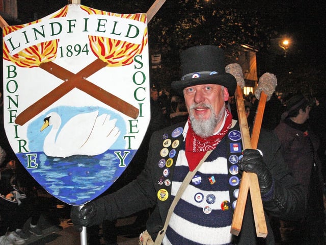 DM21110057a.jpg. Lindfield Bonfire night. Mike Webster. Photo by Derek Martin Photography and Art.