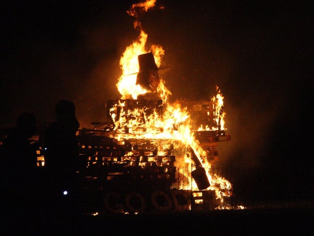 DM21110138a.jpg. Lindfield Bonfire night. Photo by Derek Martin Photography and Art.