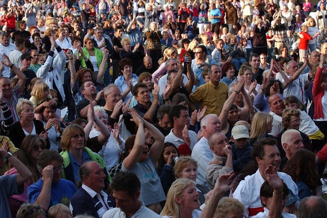 Gerry Marsden of Gerry and the pacemakers on stage at party in the park at central park on saturday night. - CROWD SHOT