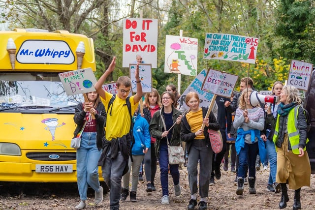 People on the march from Upper Beeding and Steyning to Bramber
