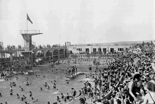 The bathing pool in its heyday SUS-150212-093539001