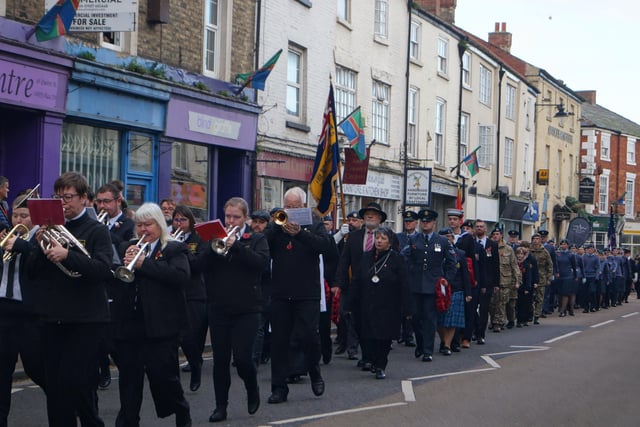 Remembrance parade in Market Rasen EMN-211114-144911001