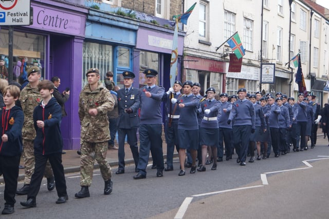 Remembrance parade in Market Rasen EMN-211114-144837001