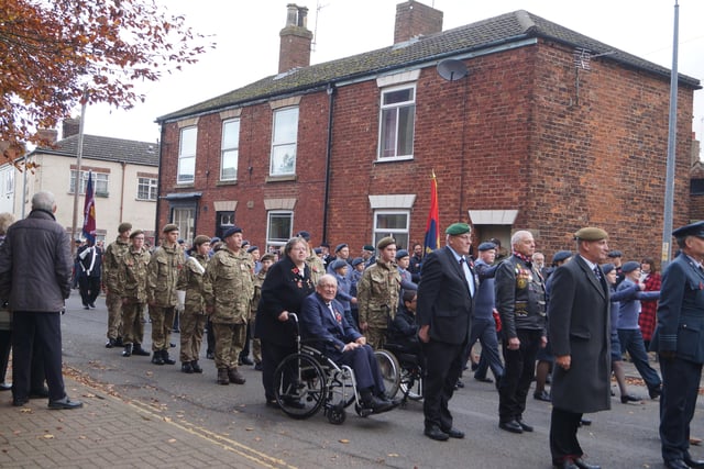 Remembrance parade in Market Rasen EMN-211114-145629001