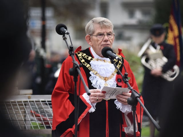 Eastbourne Remembrance Sunday service 2021. 14/11/21 SUS-211114-141846001
