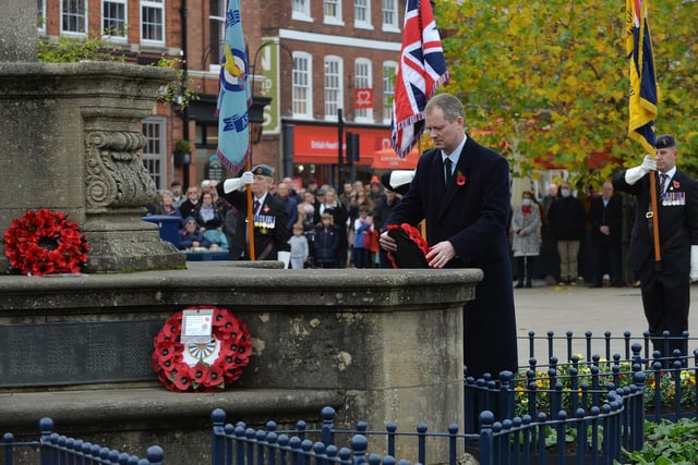 Neil O'Brien MP lays a wreath.