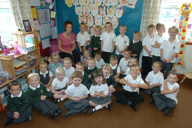 NB WE CAN ONLY USE BIGGER GROUP OF THIS PICTURE AFTER OKAY FROM THE SCHOOL 
 reception class 06   
 linchfield school   deeping st james  second class 

two of two classes