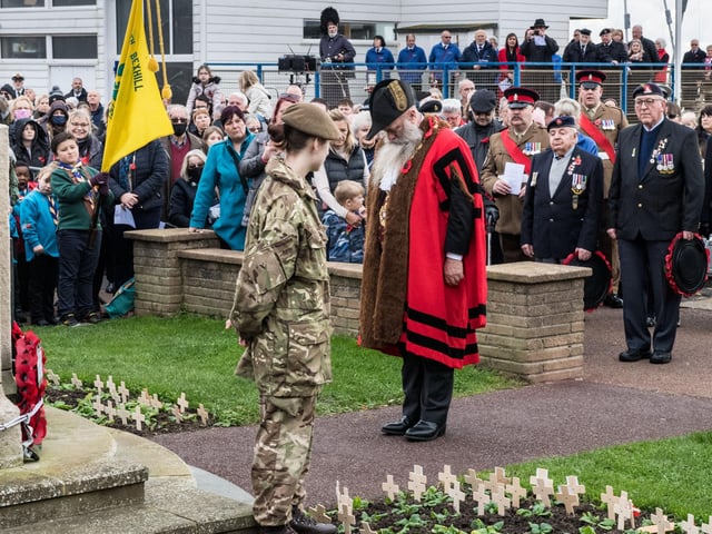 Bexhill Town Mayor, Veterans and the Community of Bexhill during the Service of Remembrance at the War Memorial, Bexhill, East Sussex, UK on November 14 2021. Lee Floyd SUS-211116-104249001