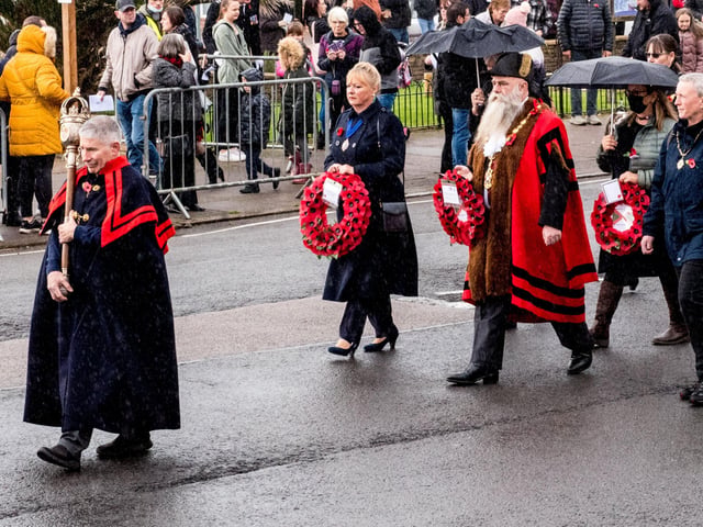 Bexhill Town Mayor, Veterans and the Community of Bexhill during the Service of Remembrance at the War Memorial, Bexhill, East Sussex, UK on November 14 2021. Lee Floyd SUS-211116-104013001