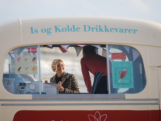 Connie Nielsen SUS-211115-144317001