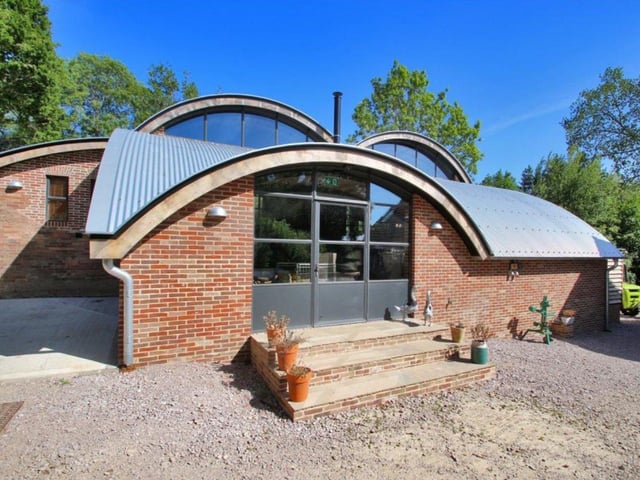 The exterior of the winery. SUS-211116-083349001