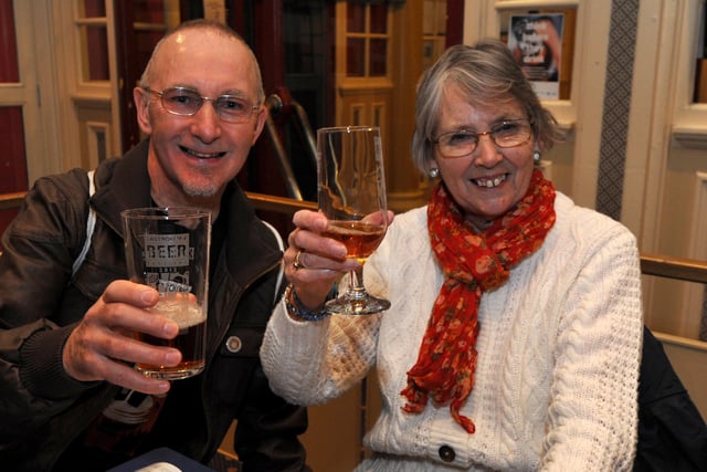 Eastbourne Beer Festival 2012 Winter Garden October 6th 2012 E41056N
Richard Cooke and Sue Lenahan from Hatfield ENGSUS00120120810145922