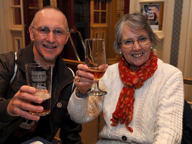 Eastbourne Beer Festival 2012 Winter Garden October 6th 2012 E41056N
Richard Cooke and Sue Lenahan from Hatfield ENGSUS00120120810145922