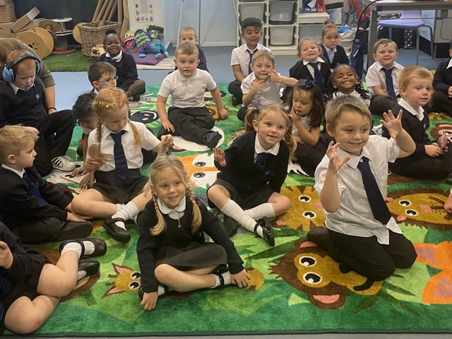 The Gatwick School - Peacocks Class SUS-211117-073647004