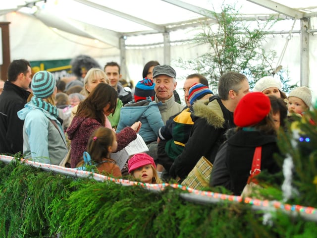 Queues to meet Santa