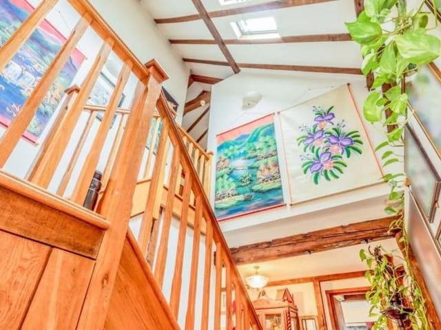 Six bedroom former oast house for sale in Guestling, Hastings SUS-211119-100622001