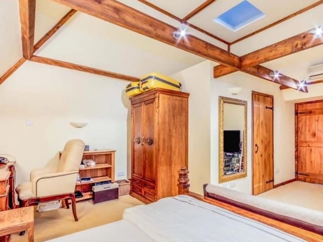Six bedroom former oast house for sale in Guestling, Hastings SUS-211119-100452001