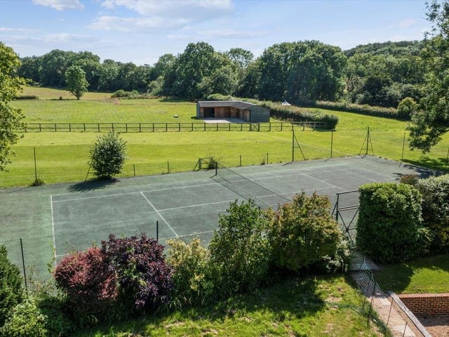 Sedgwick Lane, Horsham, RH13. Photo from Zoopla.