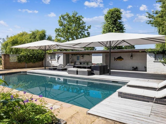 Sedgwick Lane, Horsham, RH13. Photo from Zoopla.