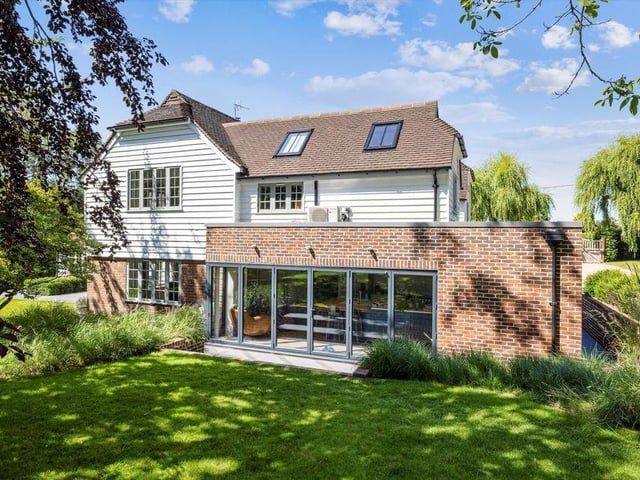 Sedgwick Lane, Horsham, RH13. Photo from Zoopla.
