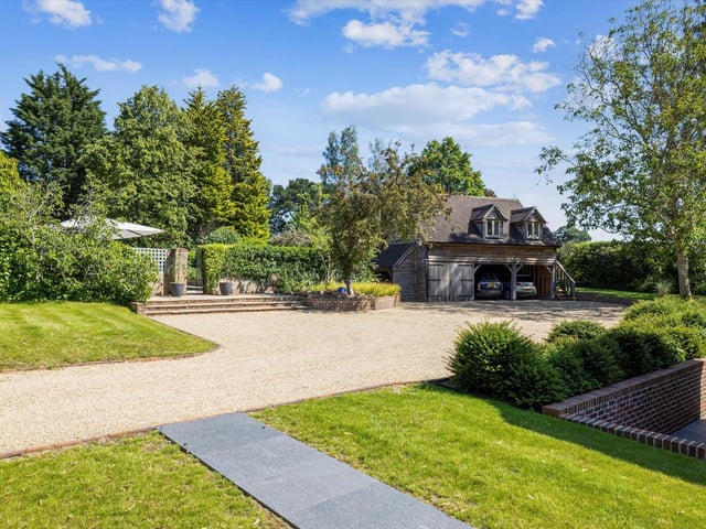 Sedgwick Lane, Horsham, RH13. Photo from Zoopla.