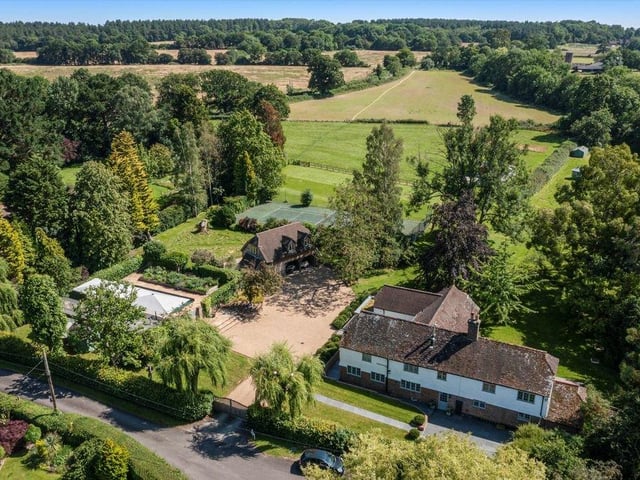 Sedgwick Lane, Horsham, RH13. Photo from Zoopla.