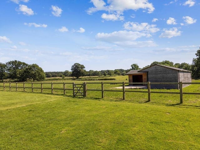Sedgwick Lane, Horsham, RH13. Photo from Zoopla.