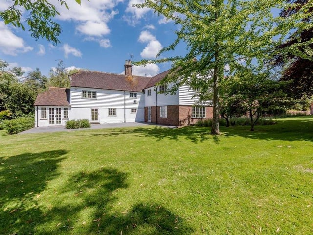 Sedgwick Lane, Horsham, RH13. Photo from Zoopla.