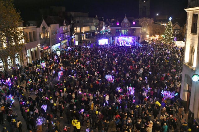Christmas lights switch on in the City Centre. EMN-211120-004032009